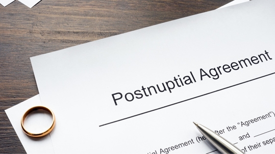 Postnuptial agreement form and ring